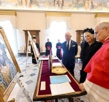 King Charles and Pope pray  together in a 500-year first